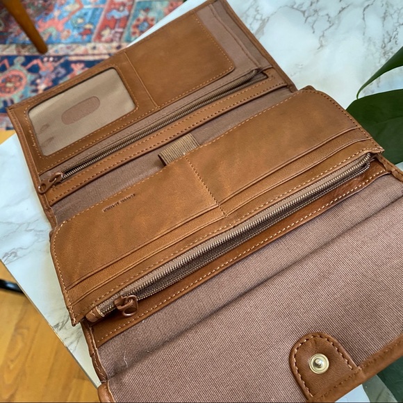 Fossil tan leather wallet on a string crossbody - Picture 6 of 14